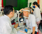 Gần 200 bệnh nhân được khám và điều trị mắt, tuyến giáp miễn phí