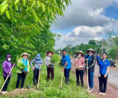 Tân Phước ra quân trồng hoa ở ấp Cây Điệp