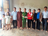 Trao tiền hỗ trợ địa chỉ nhân đạo Phan Thị Ngọt