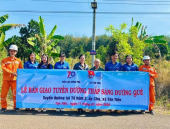 Tân Tiến: Bàn giao công trình “Thắp sáng đường quê”