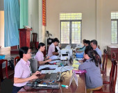 NHCSXH huyện Đồng Phú thực hiện giải ngân, thu lãi, huy động tiết kiệm, tổ chức họp giao ban tại điểm giao dịch xã Thuận Phú