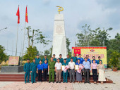 Chi bộ Quân sự xã Thuận Lợi kết nạp đảng cho 2 quần chúng ưu tú