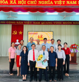 Xã Tân Phước: Trao tặng Huy hiệu 40 năm tuổi Đảng cho Đảng viên