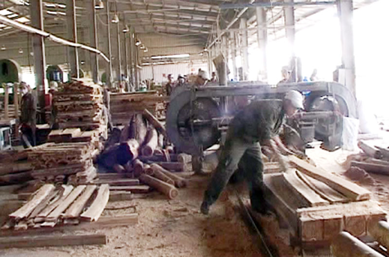 Tháo gỡ khó khăn cho doanh nghiệp rất cần giảm lãi suất