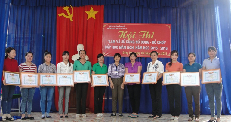 Đồng Phú: Tổ chức Hội thi "Làm và sử dụng đồ dùng - đồ chơi" cấp học mầm non