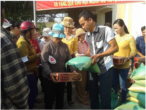 Đồng Phú: Tặng 115 phần quà cho hội viên Hội người mù.